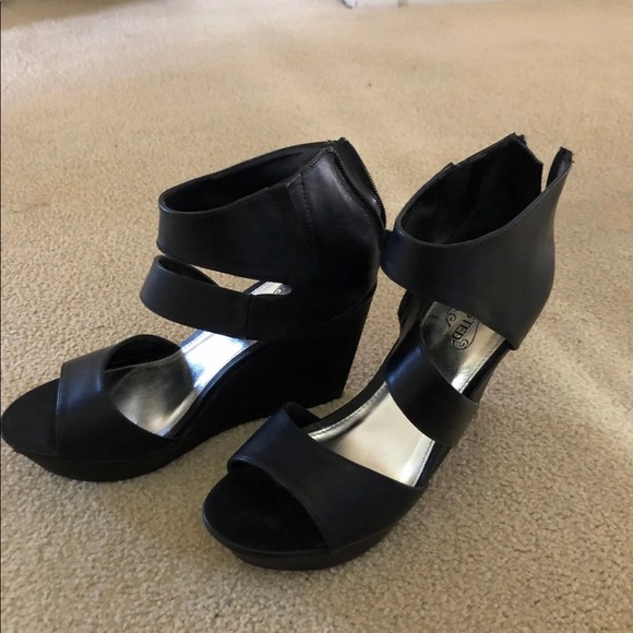 Black wedge sandals - Picture 2 of 9